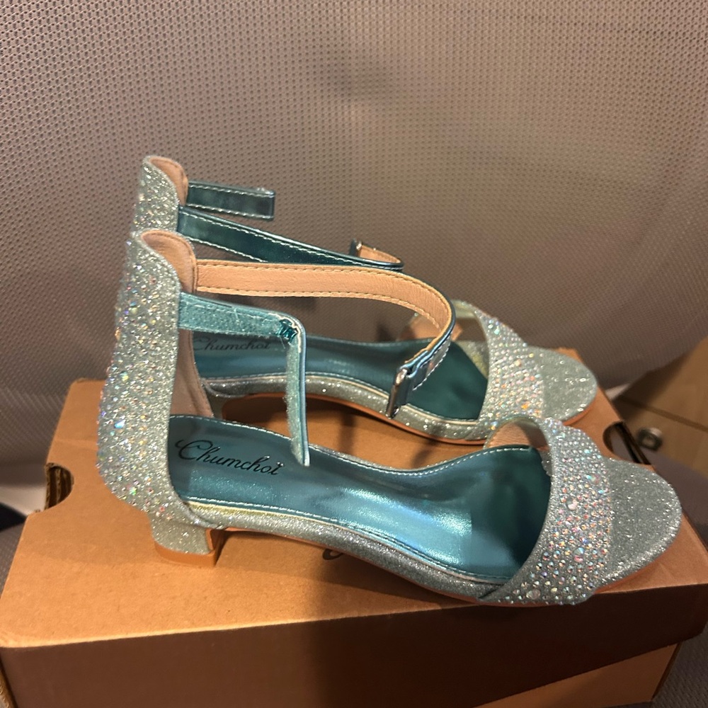 Girls dress shoe